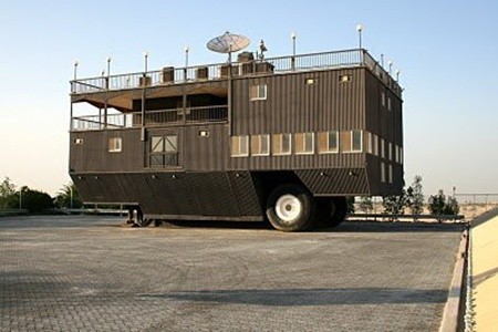 Tỷ phú chơi sang, khắc tên dài 3km trên đảo ảnh 6